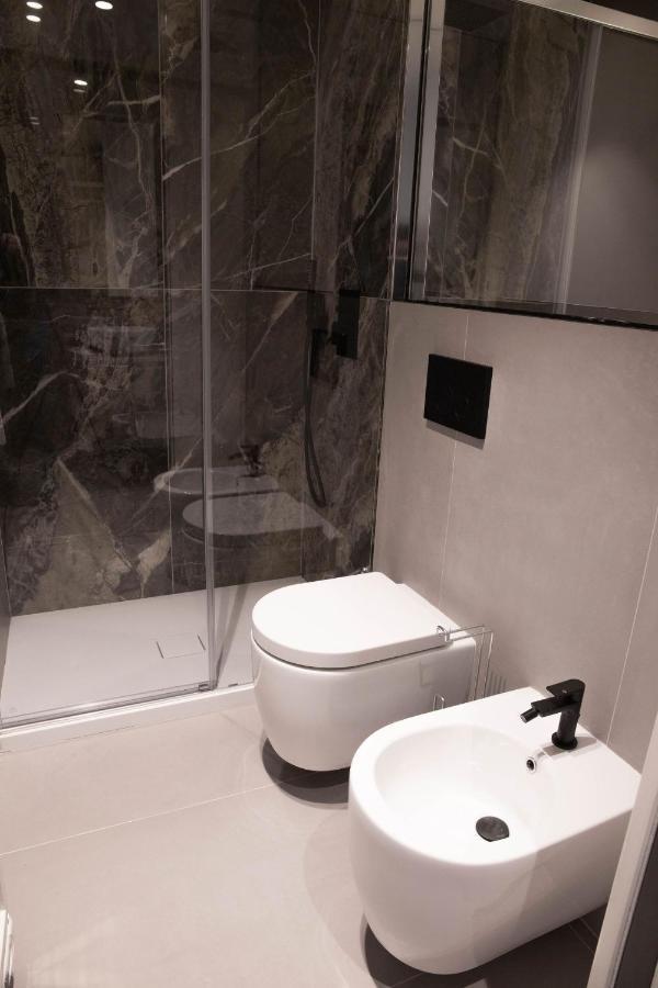Exclusive Retreat Few Steps From Duomo - Apt 1 Milaan Buitenkant foto